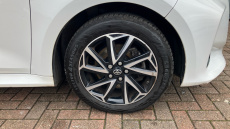 Toyota Yaris 1.5 Hybrid Design 5dr CVT Hybrid Hatchback